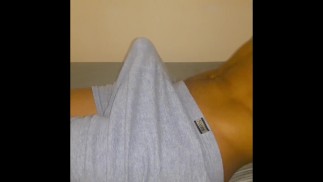 Húmedo palpitante semen en ropa interior manos libres (fuga de precum)