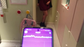 Vibrador remoto público No shopping, controlo a buceta da professora com um lovense exuberante 4K