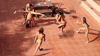 Paar spielen und ficken im Hof