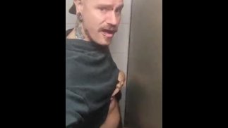 Punk en un agujero de gloria