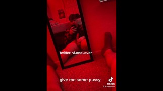 TIKTOK!! TEENAGER ENTBLÖSST SEINEN GROSSEN WEISSEN SCHWANZ TIKTOK BERÜHMT