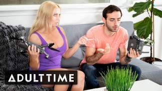 ADULT TIME - Špehování Mé MILF sousedky Christie Stevensové, Dokud Mě Nešuká