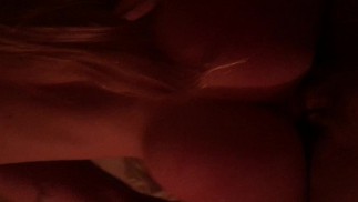 Hotwife troia per l'amico del marito - implora il loro sperma