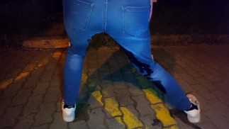 Mouiller mon jean sur la place de parking la nuit (son fort)