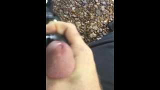 Gozando lá fora com varinha vibrando 