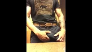 仕事中の太ったナッツ/これのために発射されました