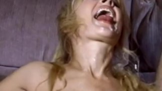 Mon mari aime quand sa femme prend beaucoup de bites et de Cums