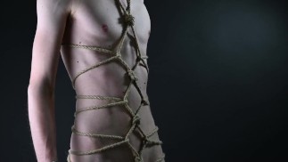 Shibari bawi się niesamowitym orgazmem na końcu!