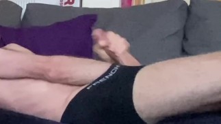 Mezelf aftrekken terwijl ik porno kijk en luister naar audio van een meisje dat klaarkomt - deel 2