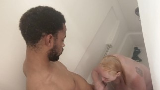 Dusche Sex mit etwas Kopf 