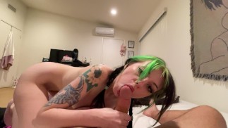 Gothic-Freundin weckt dich mit morgendlichem Sex auf