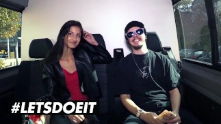 BUMSBUS - MORENA MAGRA COCO KISS FODE BBC NO CARRO POR DINHEIRO - LETSDOEIT