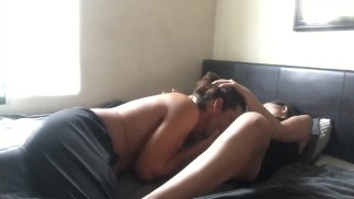 Hot milfs coño comido y follada hasta el orgasmo, por vecino musculoso sexy