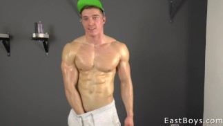 Кастинг - Muscle Flex - Дрочу - Larry McCormick