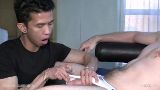Sexy ragazzo peloso ottiene un