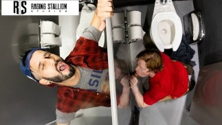 Umięśniony przystojniak bierze dużego kutasa w tyłek w Glory Hole - wściekły ogier