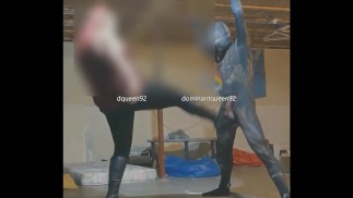 业余用靴子踢射精两次