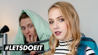 HORNYHOSTEL - Instagram model Jenny wild neukt haar geile kamergenoot volledige video