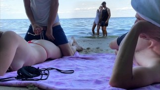 Cizinec Na Mě Dává Krém A Dává Rychlý Kurva Na Veřejné Pláži