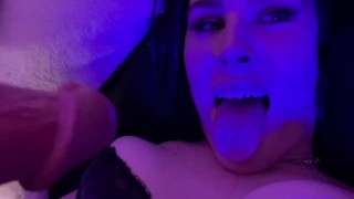 Transsexuelle Chanel Noir Schluckt Ihr Eigenes Sperma