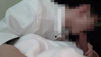 [BL] Un bel membro della società che soffia e lecca il cazzo di un amico in piedi nella delizio mattutina