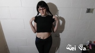 害羞的 丰满 青 让 我 触摸 她的 所有 和 他妈的