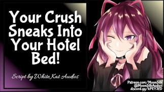 Je crush sluipt je hotel bed in