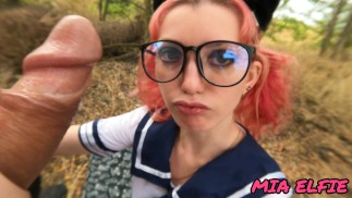 眼鏡をかけたCuteは熱心にフェラチオとフェイシャルをします