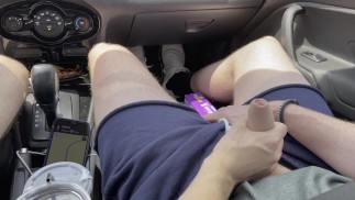 Meinem Kumpel während der Fahrt auf der Autobahn einen Handjob geben