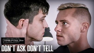 DisruptiveFilms - Armádní atlet dává Bunkmate svou první gay zkušenost