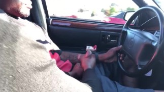 Handjob tijdens het rijden 