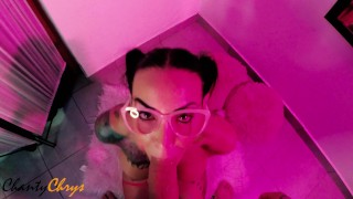 NADRŽENÁ malá DOLL chce, aby se jí její speciální lízátko udělalo na obličej! ChantyChrys