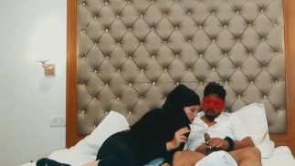 Arab Teen 18 ans fumant et me donnant une énorme pipe pour la première fois, léchant du sperme