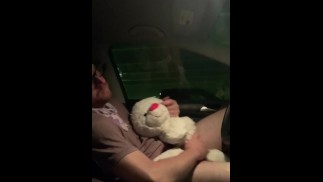 Public Plushie Porn - Je baise mon ours en peluche dans ma voiture dans un parking d'un collège loca
