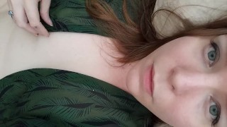 Vet poesje orgasme Green Eyes kreunende Masturbating Beauty