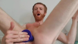 Virgin enculée avec un gode
