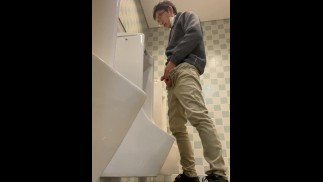 Caldo Giapponese Scolaro Pipì Bagno Pubblico Uncensored Amatoriale