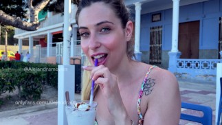 EIS UND ICH LUTSCHE DEN SCHWANZ