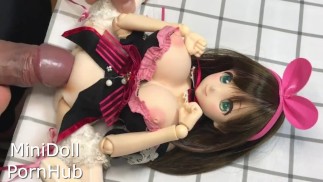 Haruka Amami allarga le gambe davanti a un uomo 2