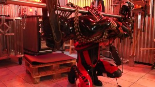 Für Rubber Bondage und Spank Fan mit Happyend
