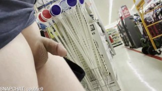 CHEGANDO NAKED NO MEIO DA LOJA E ANDANDO SEM ROUPAS !! + GOZADA PRÉVIA