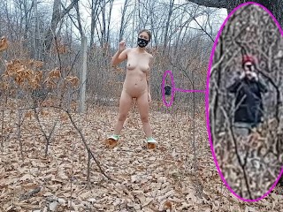 公園で裸の運動中に捕まった露出症の女の子