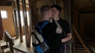dois twinks fodem em um prédio abandonado