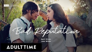 ADULT TIME - Jane Wilde nodigt April Olsen uit om de les bij haar te laten zodat ze in plaats daarvan kunnen neuken