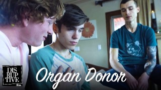 Twink inizia a piacere agli uomini dopo aver ricevuto un trapianto di cuore da un uomo gay - DisruptiveFilms