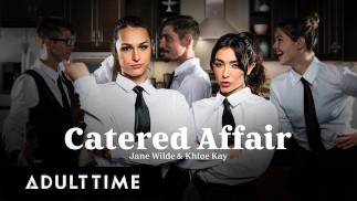 TRANSFIXED - Die heißen Caterer Jane Wilde & Khloe Kay werden beim Sex erwischt!