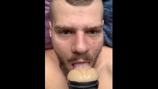 Sam Samuro - Garoto de olhos verdes faminto comendo sua buceta