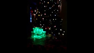 XXXmas Special - Ich spiele mit meinem speziellen Spielzeug, masturbiere meine nasse Muschi, damit ich kommen kann.