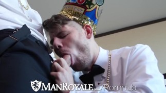 ManRoyaleハンクと幸せな新年ファック