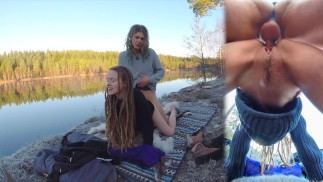 Sesso su una pelle di renna vicino a un lago nella foresta - RosenlundX - 60fps
